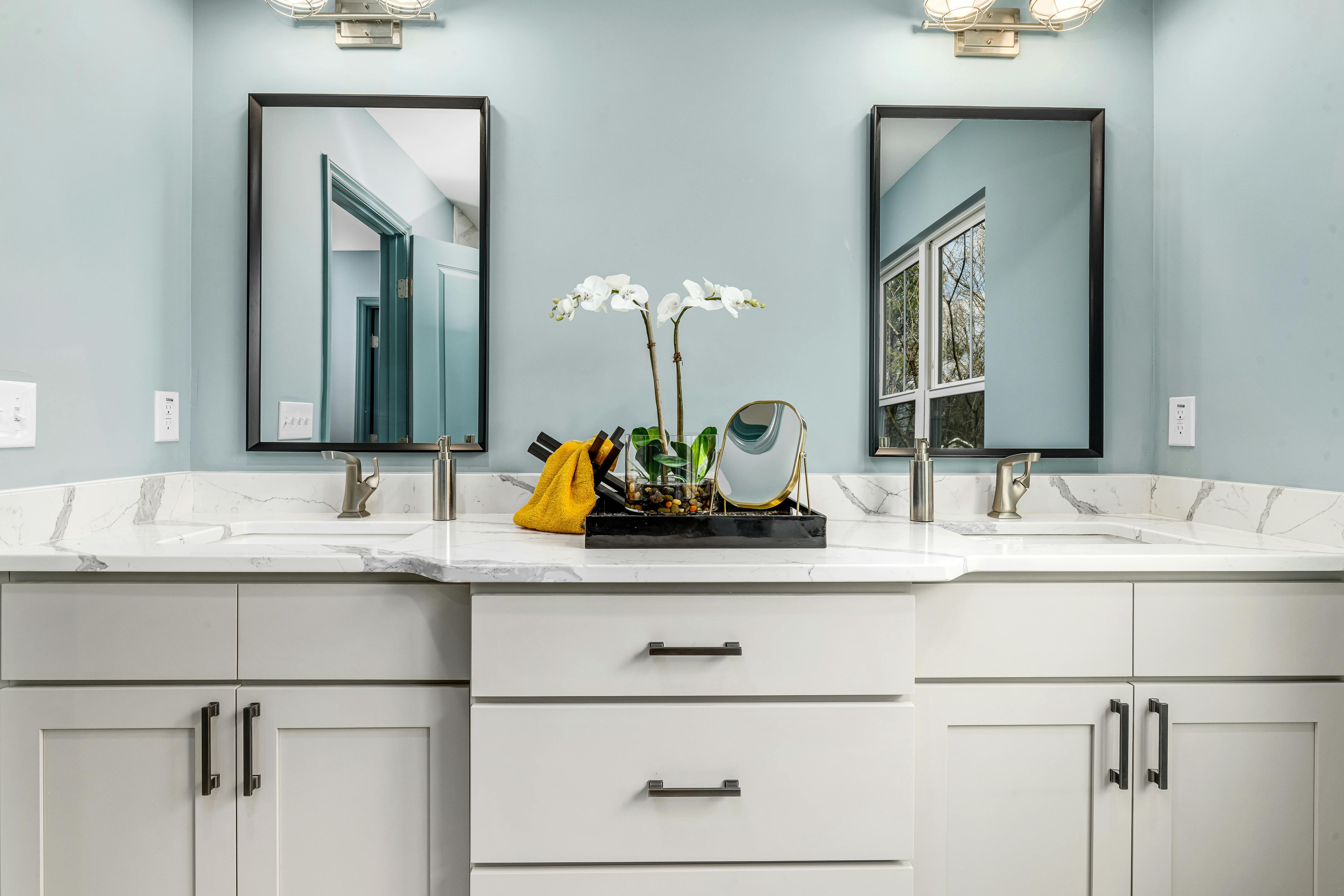 Modern bathroom with double vanity, marble countertop, and elegant fixtures
